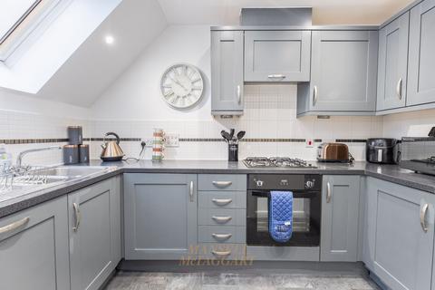 2 bedroom flat for sale, Copthorne Common Road, Crawley RH10