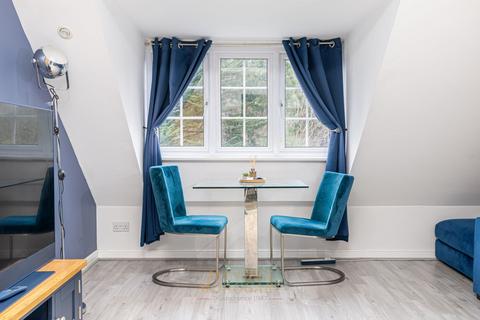 2 bedroom flat for sale, Copthorne Common Road, Crawley RH10