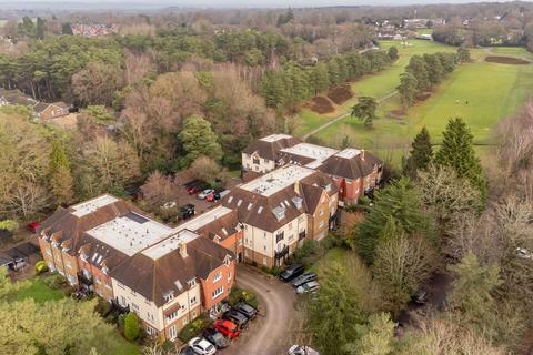 2 bedroom flat for sale, Copthorne Common Road, Crawley RH10