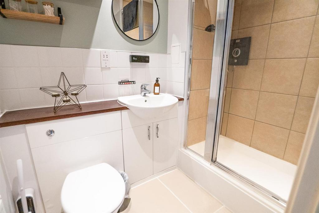 En-suite to master