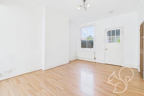 3 bedroom semi-detached house to rent, Scarletts Road, Colchester