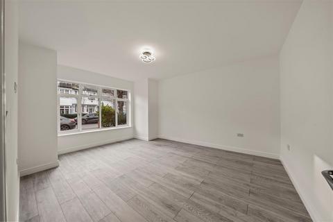 undefined, Ashburton Avenue, Croydon CR0