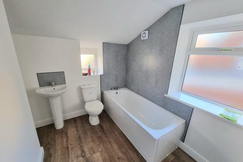 1 bedroom flat to rent, High Street, Barry, CF62
