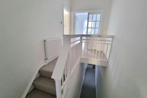 1 bedroom flat to rent, High Street, Barry, CF62