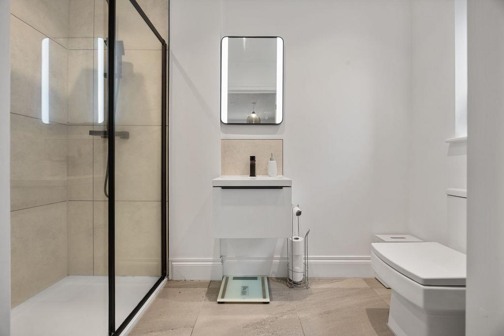 En-suite Bedroom 2
