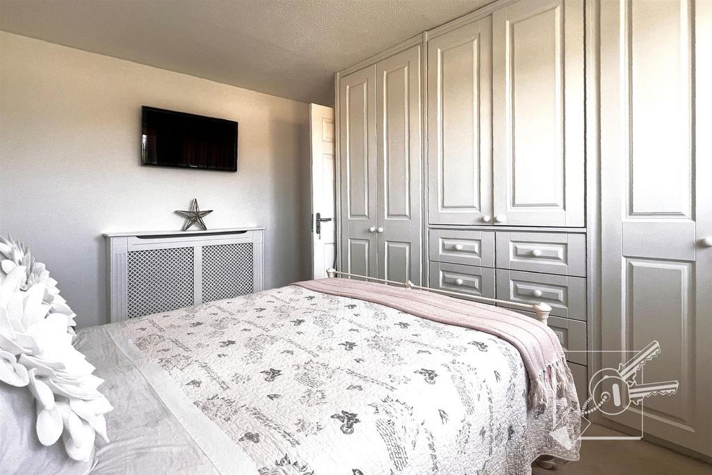 Bedroom 1: