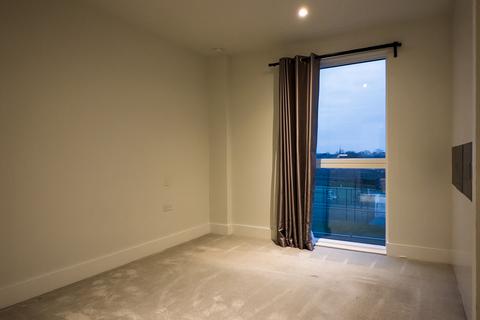 2 bedroom flat to rent, Kidbrooke Park Road, London SE3