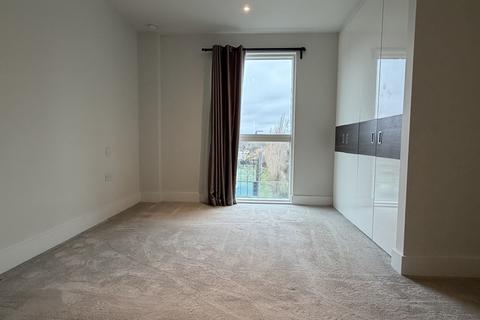 2 bedroom flat to rent, Kidbrooke Park Road, London SE3