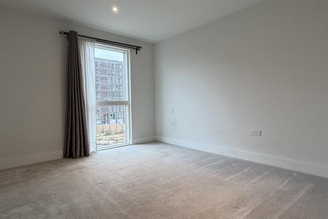 2 bedroom flat to rent, Kidbrooke Park Road, London SE3