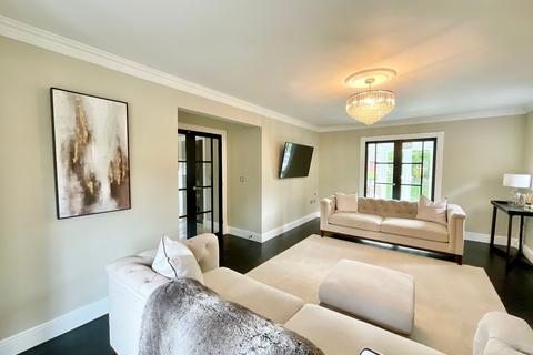 4 bedroom detached house for sale, Chiltern Close, Weston, CW2