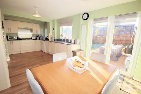 4 bedroom semi-detached house for sale, Russell Road, Toddington, Dunstable