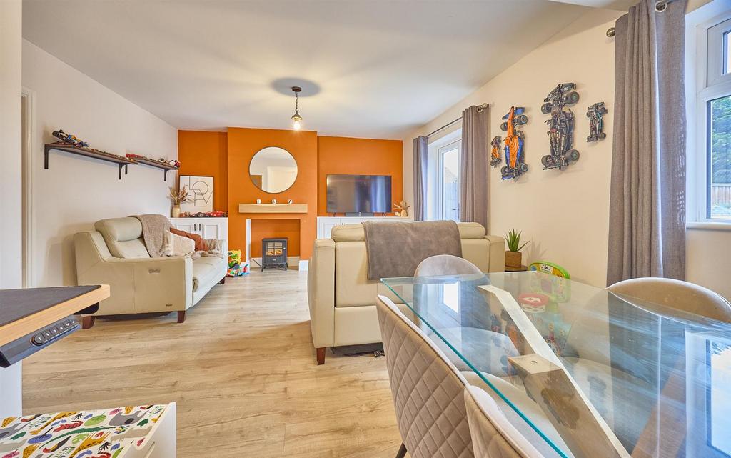 L shaped through lounge dining room to rear