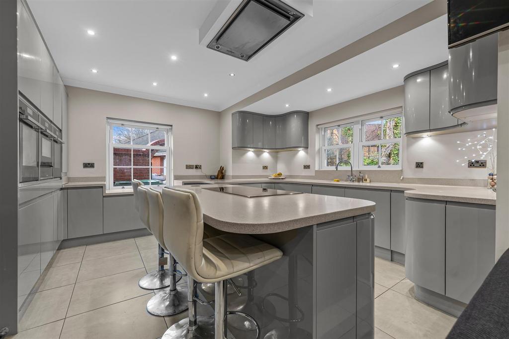 4 Hillcrest Cl Web25.jpg