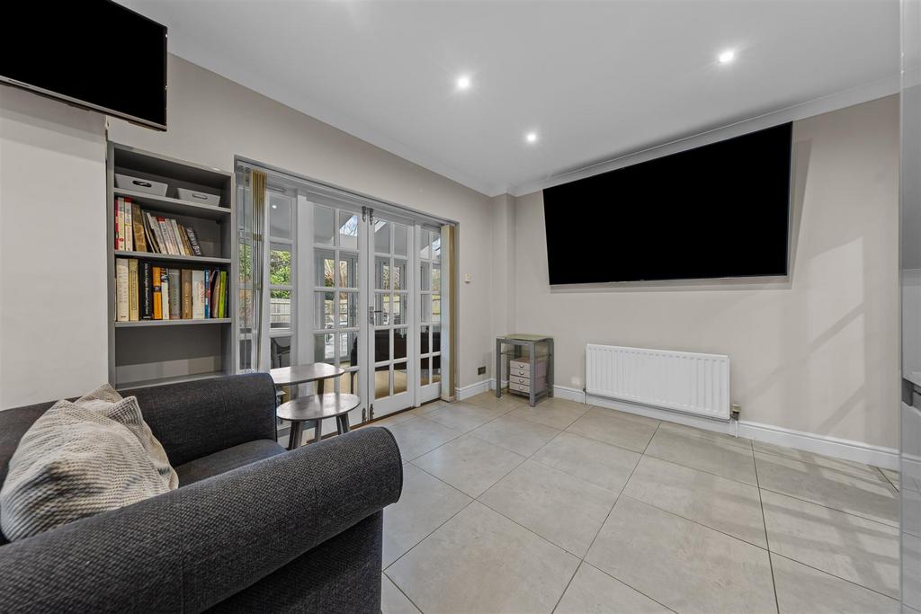 4 Hillcrest Cl Web29.jpg