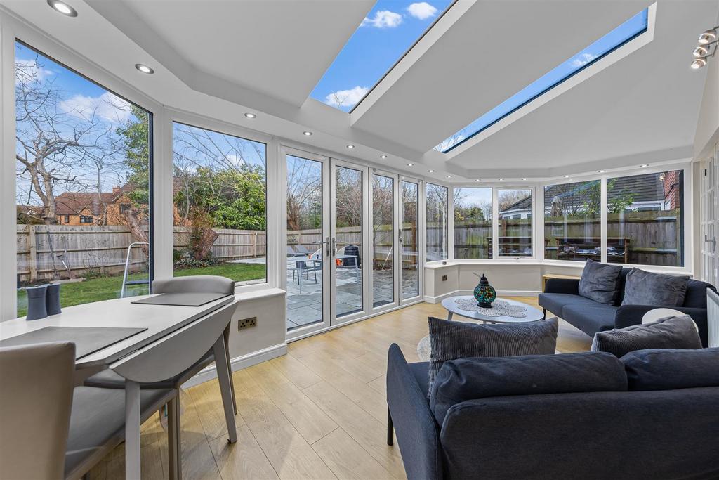 4 Hillcrest Cl Web32.jpg