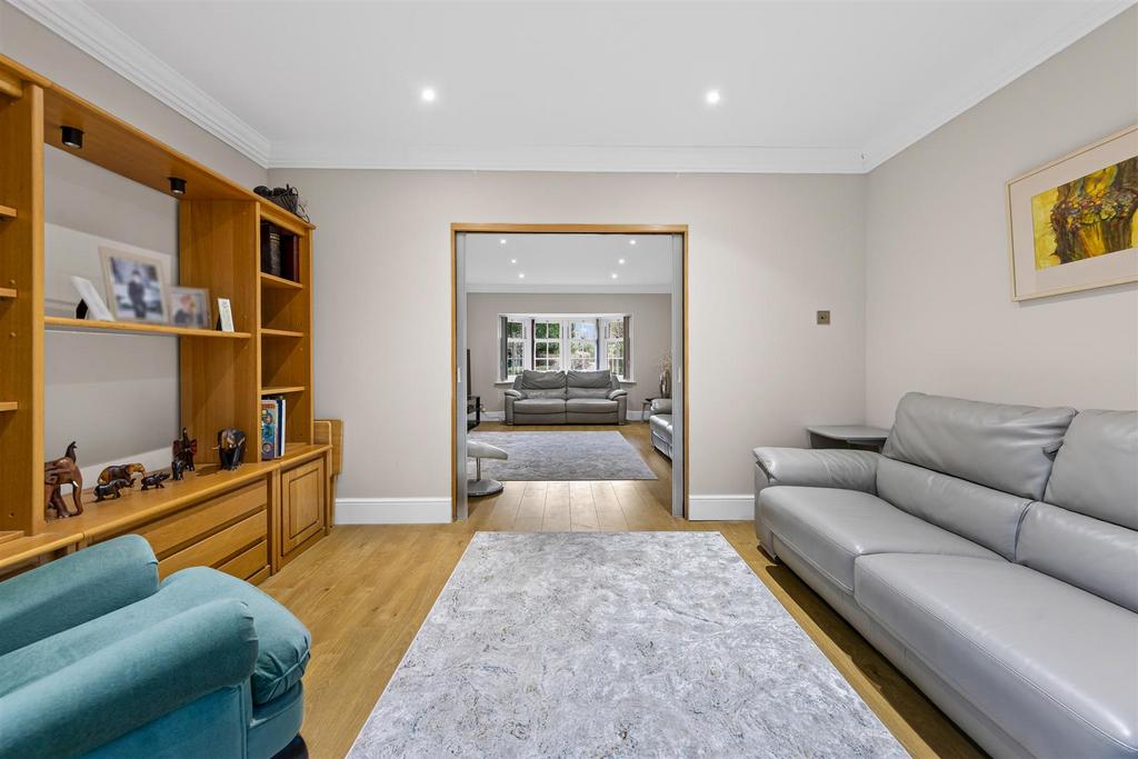 4 Hillcrest Cl Web24.jpg