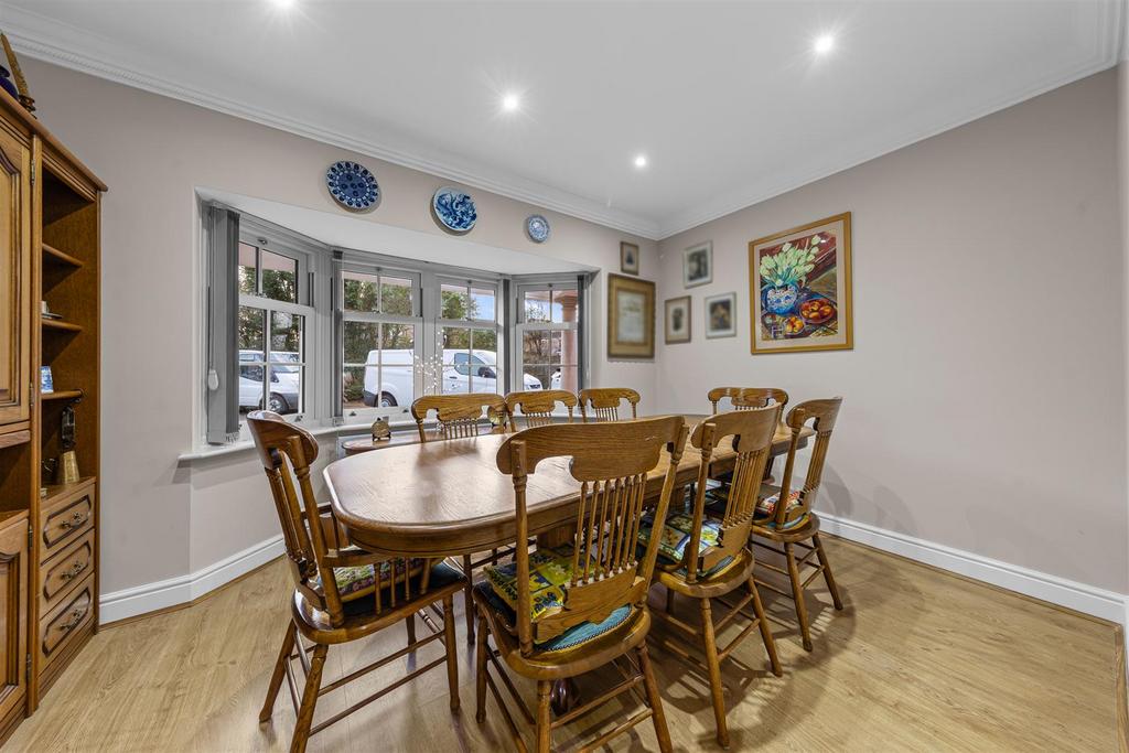 4 Hillcrest Cl Web34.jpg