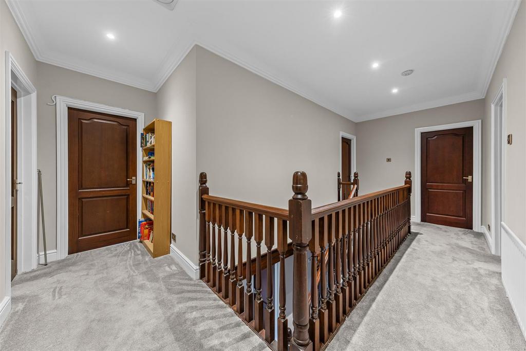 4 Hillcrest Cl Web37.jpg