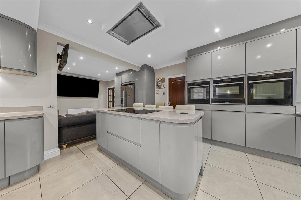 4 Hillcrest Cl Web27.jpg