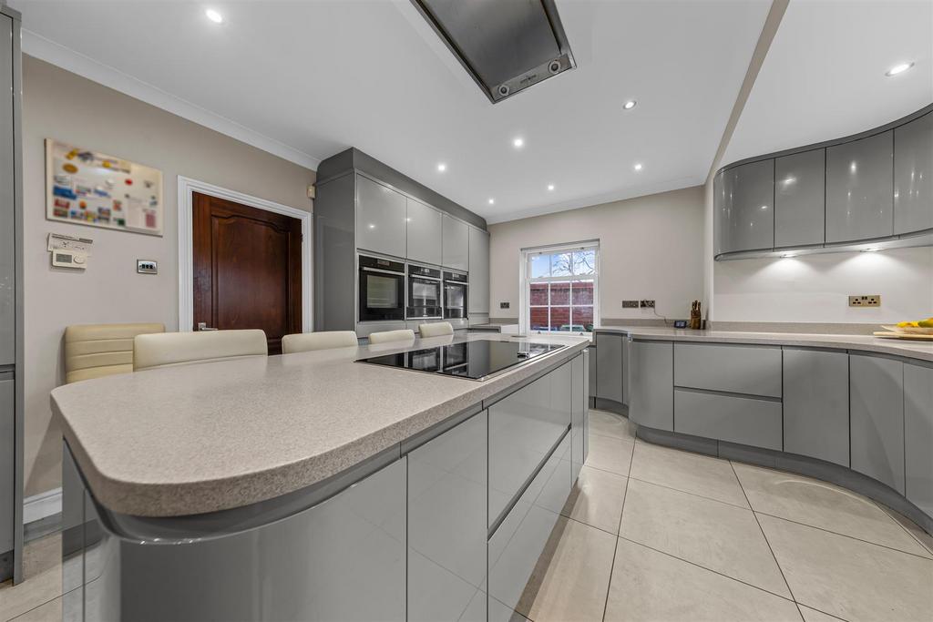 4 Hillcrest Cl Web28.jpg