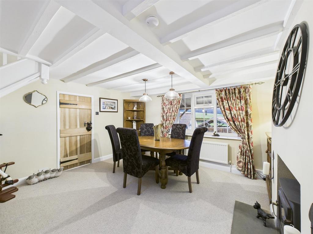 Dining room: