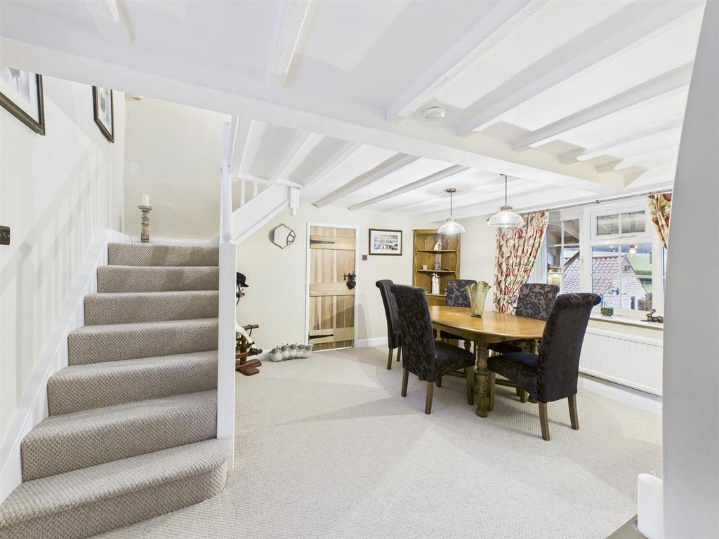 Dining room:
