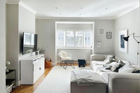 5 bedroom detached house to rent, Barry Road London SE22