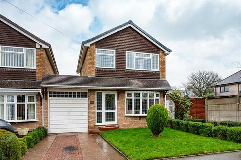 1 Denham Gardens, Castlecroft, Wolverhampton, WV3 8LW