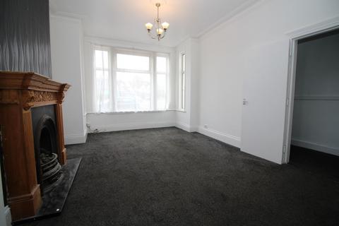 3 bedroom terraced house to rent, Old Road, Clacton-on-Sea