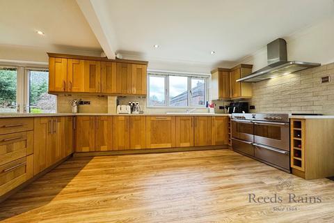 4 bedroom detached house for sale, The Shrubberies, Selby YO8