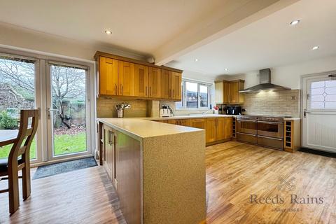 4 bedroom detached house for sale, The Shrubberies, Selby YO8