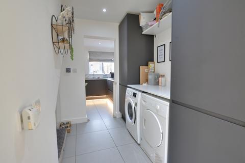 3 bedroom house for sale, Warren Drive, Ifield, RH11