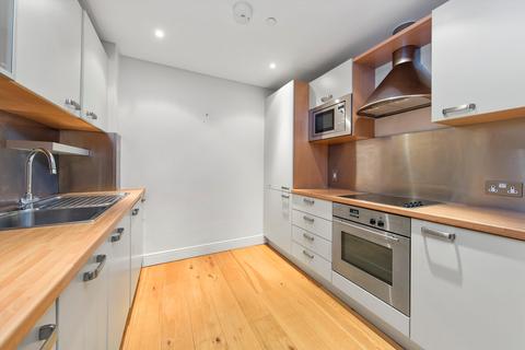 2 bedroom flat to rent, Marina Place, Hampton Wick, Kingston upon Thames, Surrey, KT1