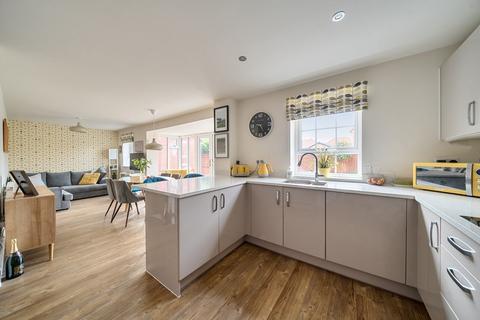 4 bedroom detached house for sale, Fir Tree Road, Stotfold, SG5