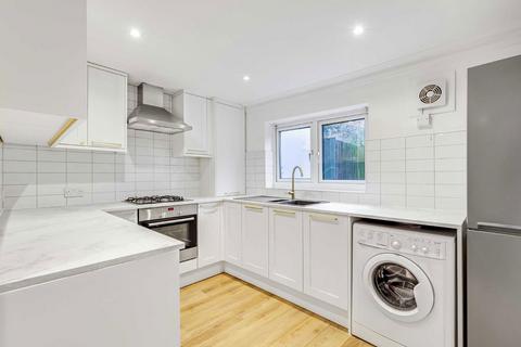 2 bedroom flat to rent, Byrne Road, London SW12