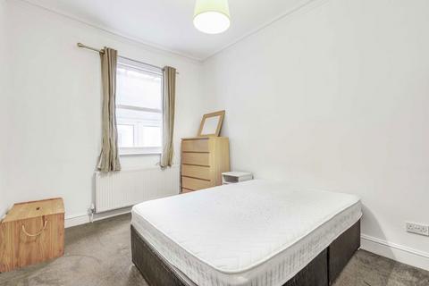 2 bedroom flat to rent, Byrne Road, London SW12