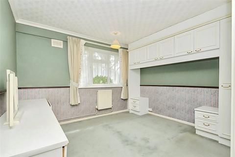 3 bedroom flat to rent, Woolwich Road, London SE2