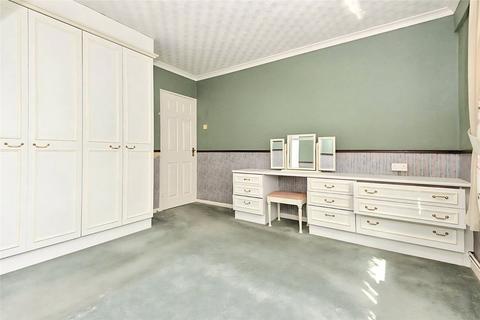 3 bedroom flat to rent, Woolwich Road, London SE2