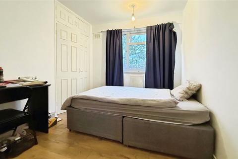 3 bedroom flat to rent, Woolwich Road, London SE2