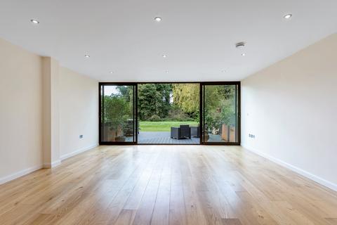 undefined, Old Mill Close, Uxbridge, UB8