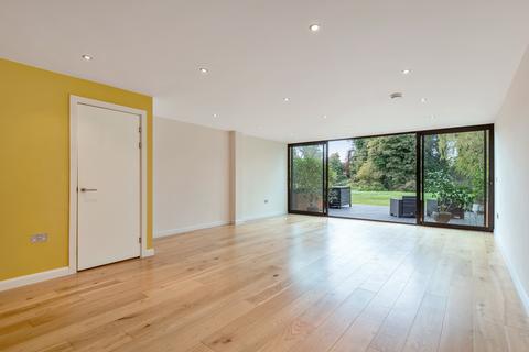 undefined, Old Mill Close, Uxbridge, UB8
