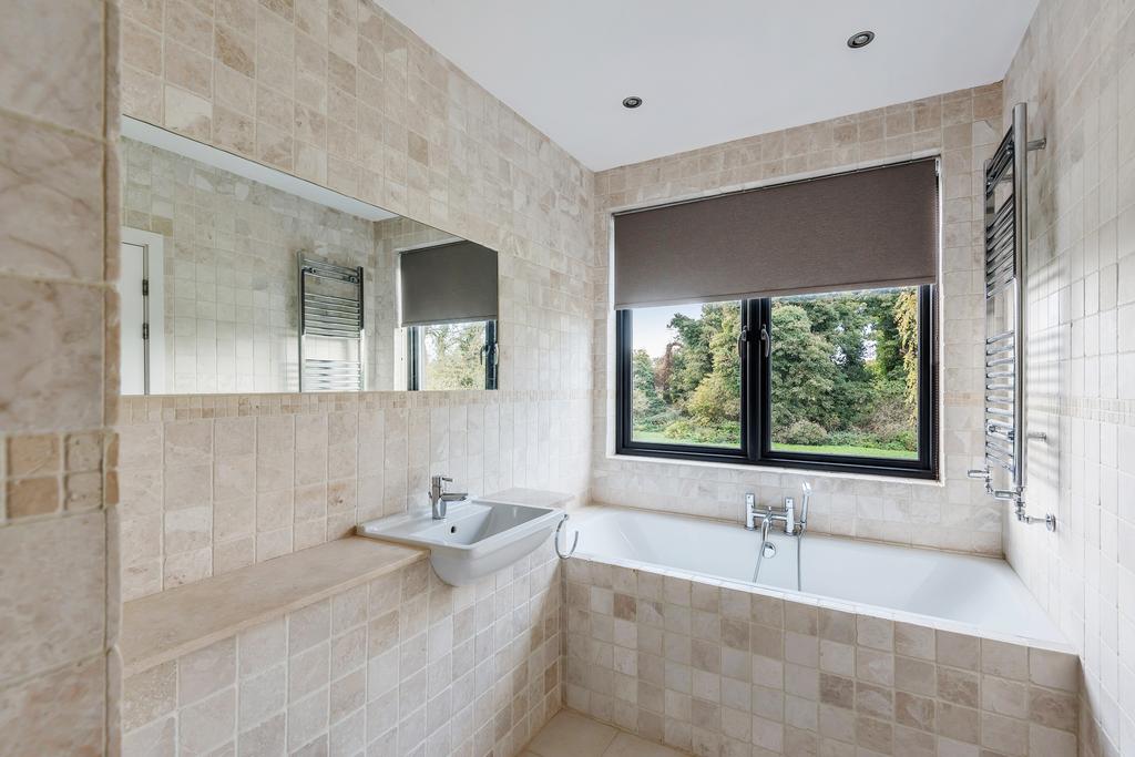 7 Family bathroom