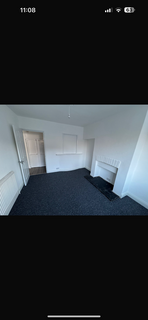 2 bedroom terraced house to rent, Berwick Avenue Southall