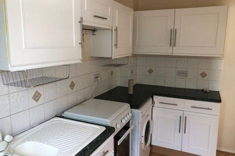 3 bedroom house to rent, Richard Close - Kettering