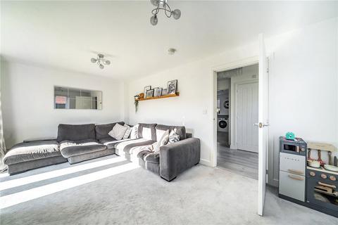 3 bedroom detached house to rent, Keepsake Close, Farnham, Surrey, GU9