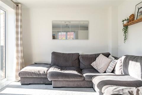 3 bedroom detached house to rent, Keepsake Close, Farnham, Surrey, GU9
