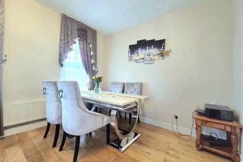 2 bedroom flat for sale, Markhouse Road, Walthamstow E17