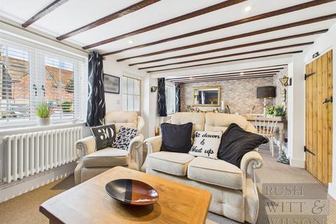 2 bedroom detached house to rent, Hastings Road, Battle