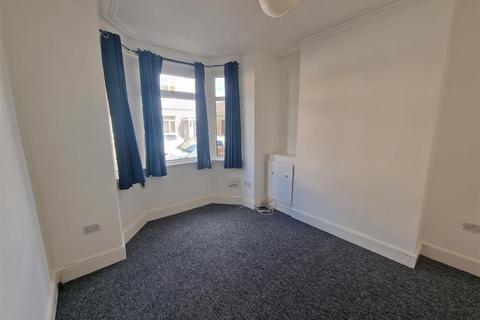 3 bedroom terraced house to rent, Gaen Street, Barry, CF62