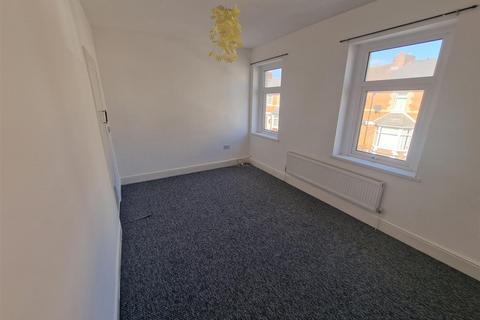 3 bedroom terraced house to rent, Gaen Street, Barry, CF62